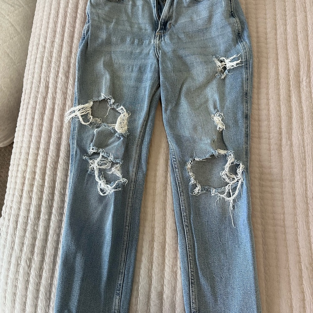 Hollister Curvy High-Rise Mom Jean